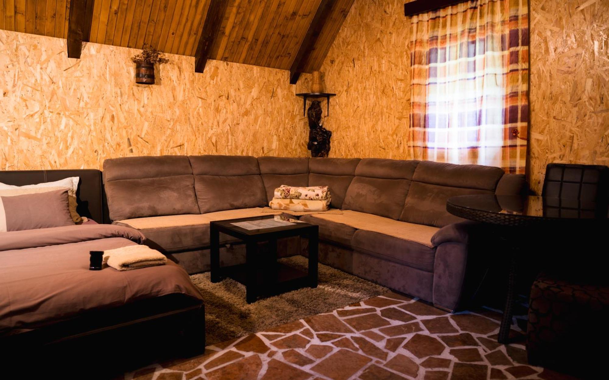 מלון Poscenje Detached House Milivoje מראה חיצוני תמונה