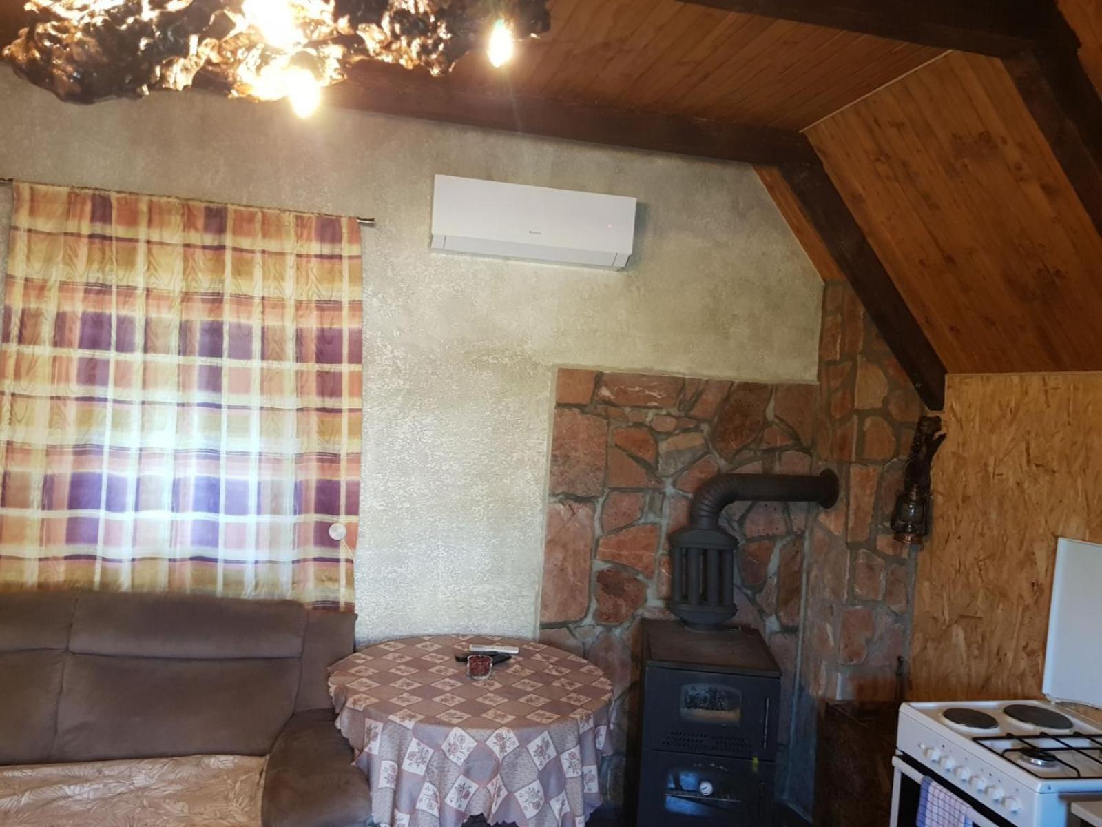 מלון Poscenje Detached House Milivoje מראה חיצוני תמונה