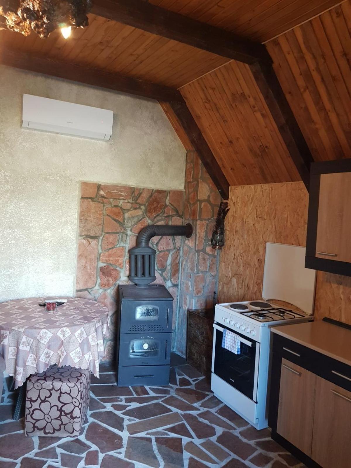 מלון Poscenje Detached House Milivoje מראה חיצוני תמונה